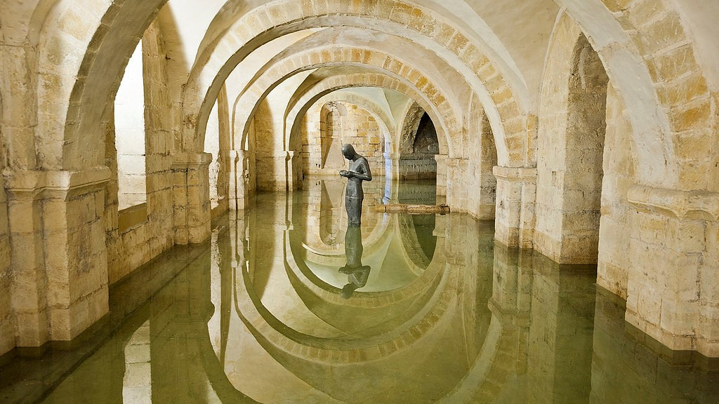 5  A. Gormley, Sound II, Winchester Cathedral