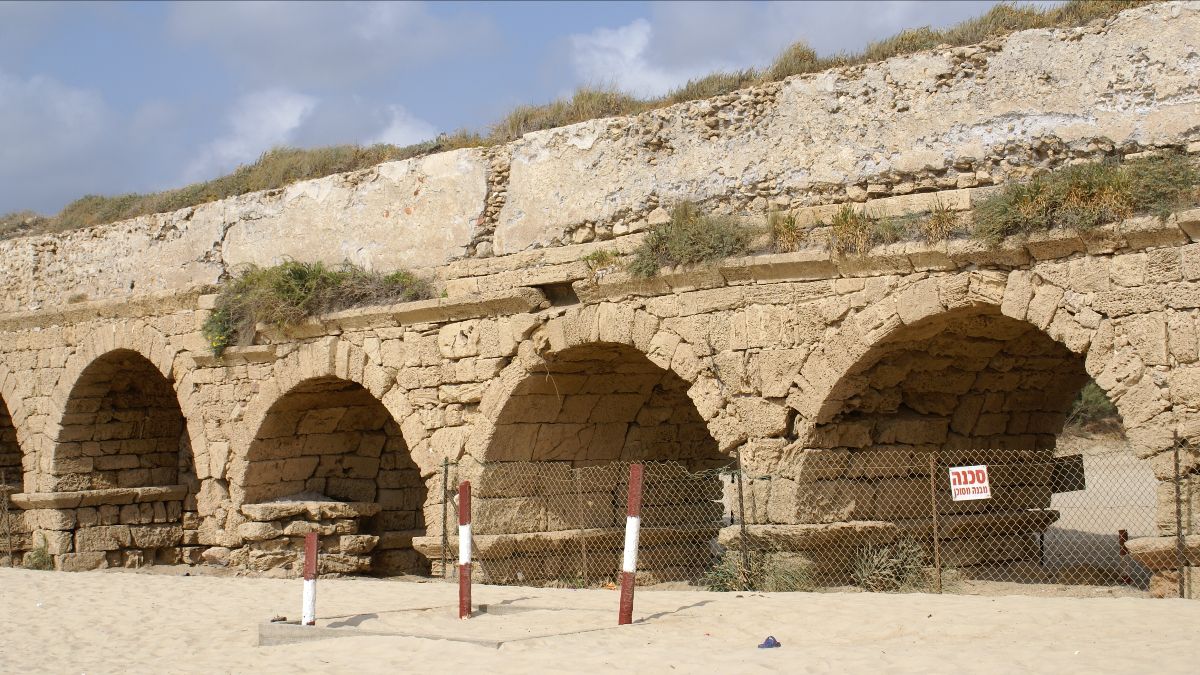 2 C.LetermeCaesarea2012