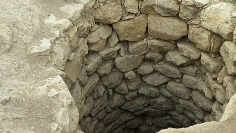 Wikimedia Well At Ancient Lachish (19039510574)
