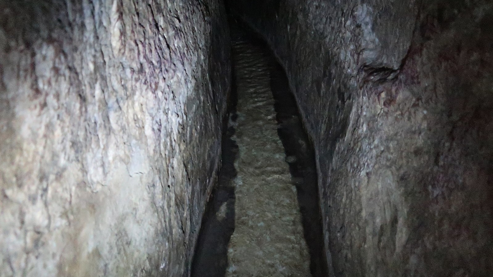 Wikimedia Conduit Of Water In Hezekiah's Tunnel