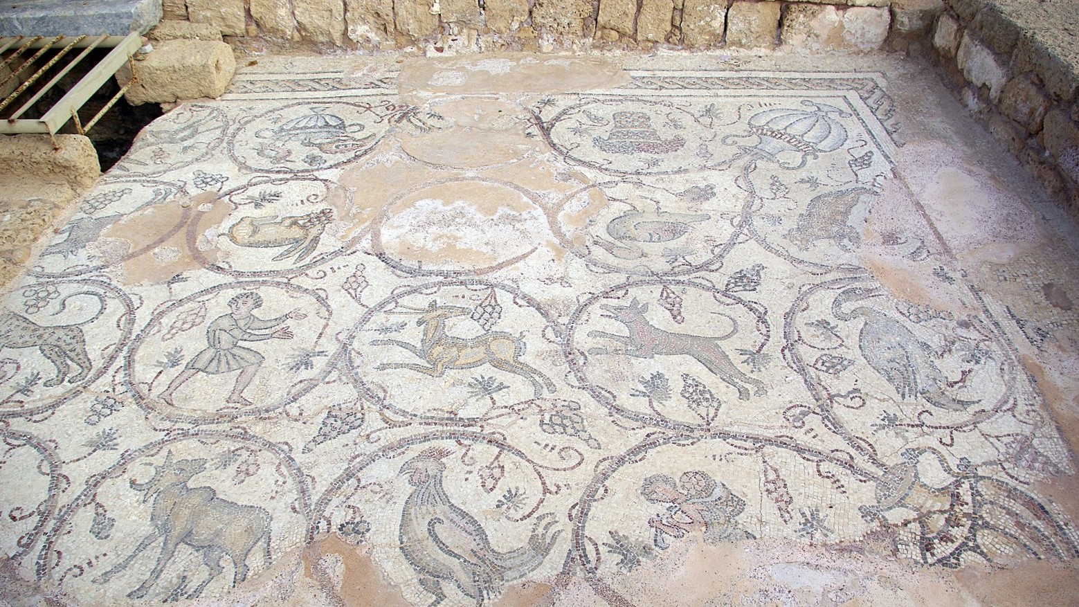 Wikimedia Caesarea Maritima BW 6