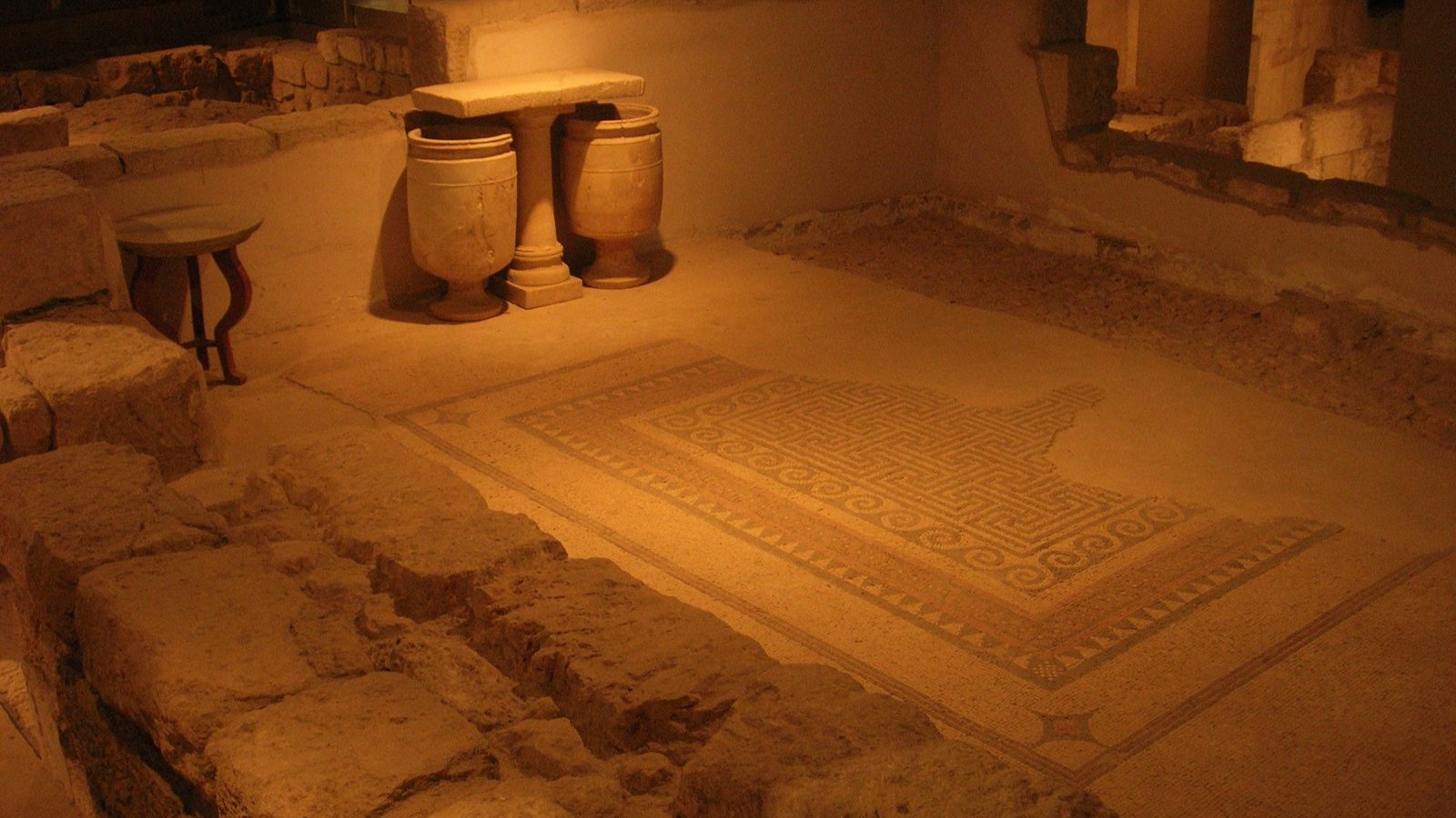 Wikimedia JERUSALEM ANCIENT BURNED HOUSES (THE REVOLT) MUSSEUM