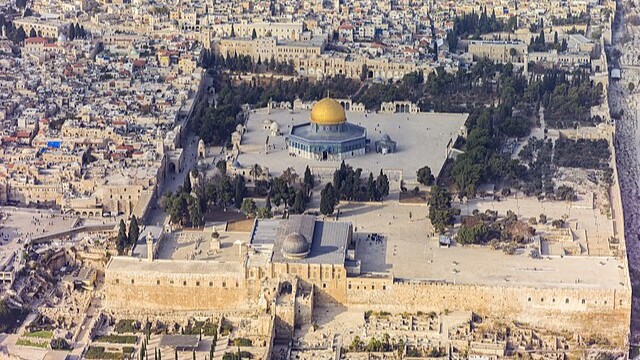 Wikimedia Jerusalem 2013(2) Aerial Temple Mount (south Exposure)