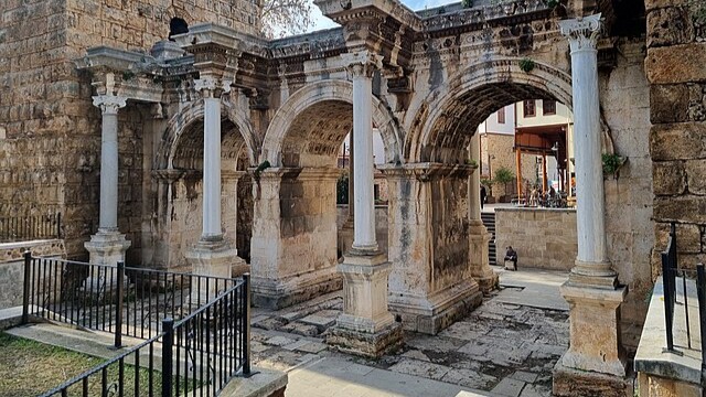 Wikimedia  2023 01 17 Hadrian's Gate In Antalya 2