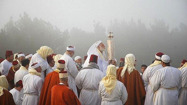 Wikimedia Samaritans Marking Passover On Mount Gerizim, West Bank 20060418