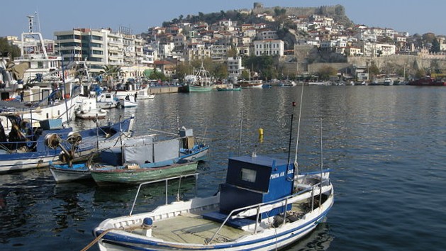 2 Wikimedia 640px Kavala Port