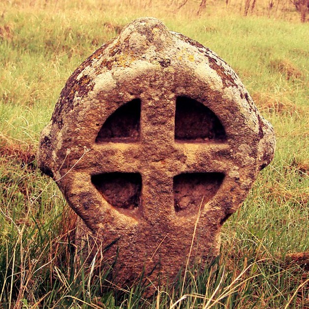 Wikimedia Cross Solar Shrine Garlo BG